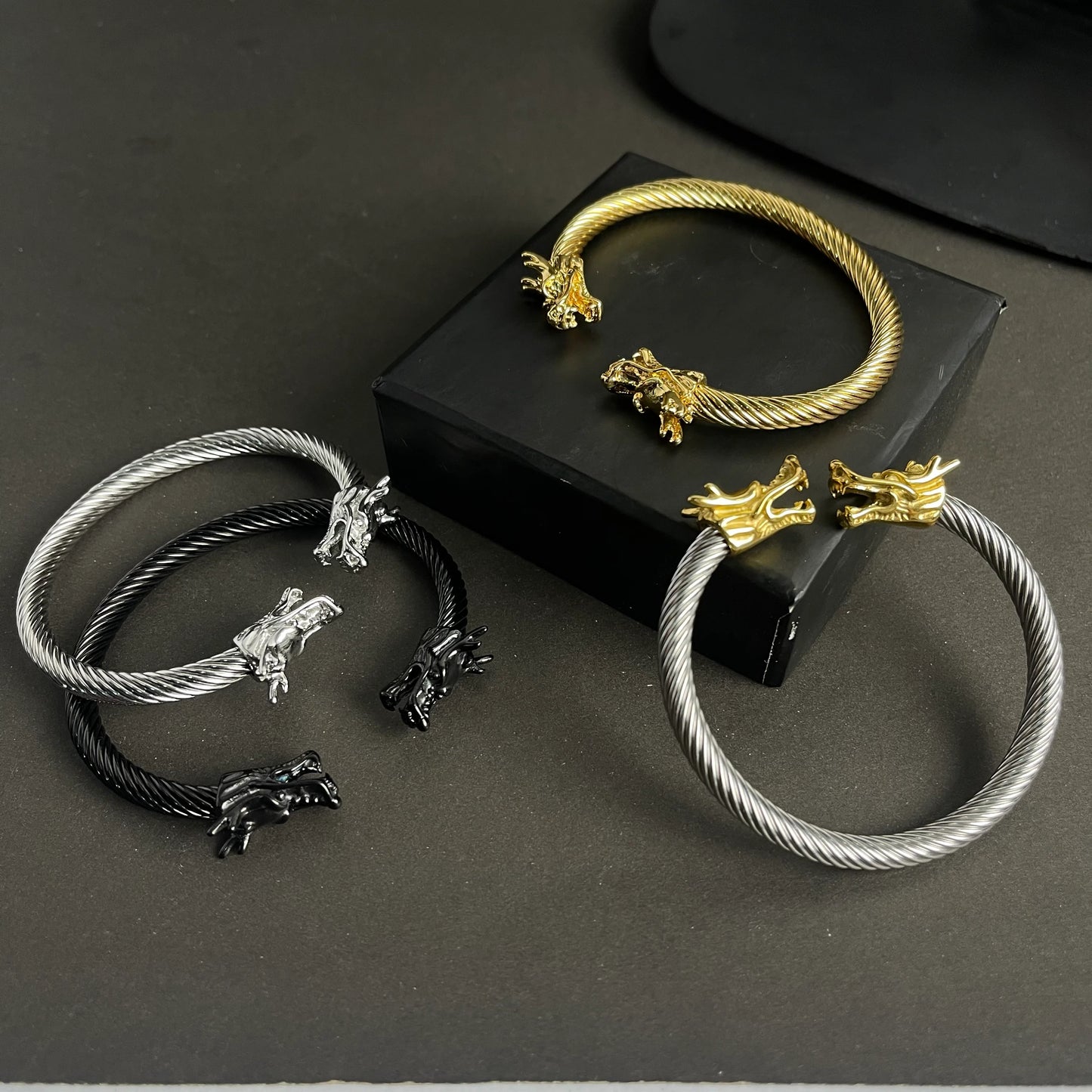 Majestic Dragon's Cuff