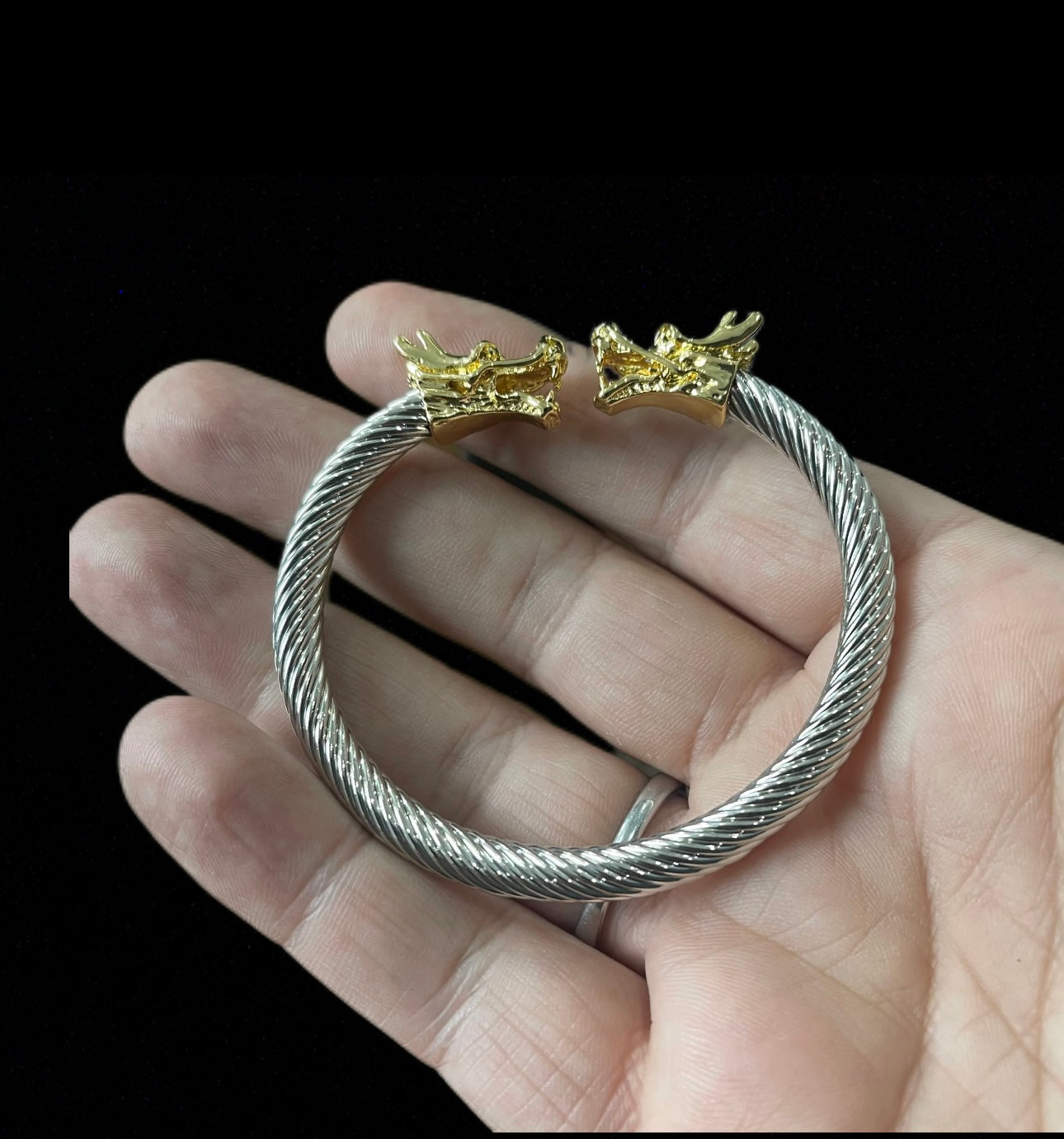 Majestic Dragon's Cuff
