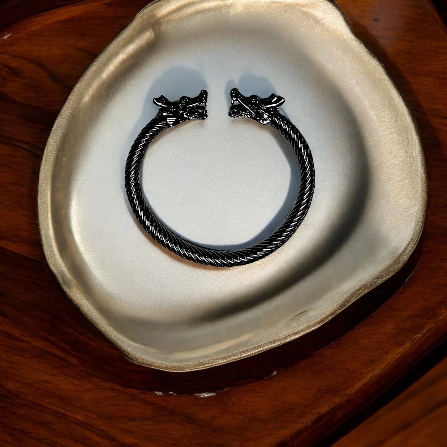 Majestic Dragon's Cuff