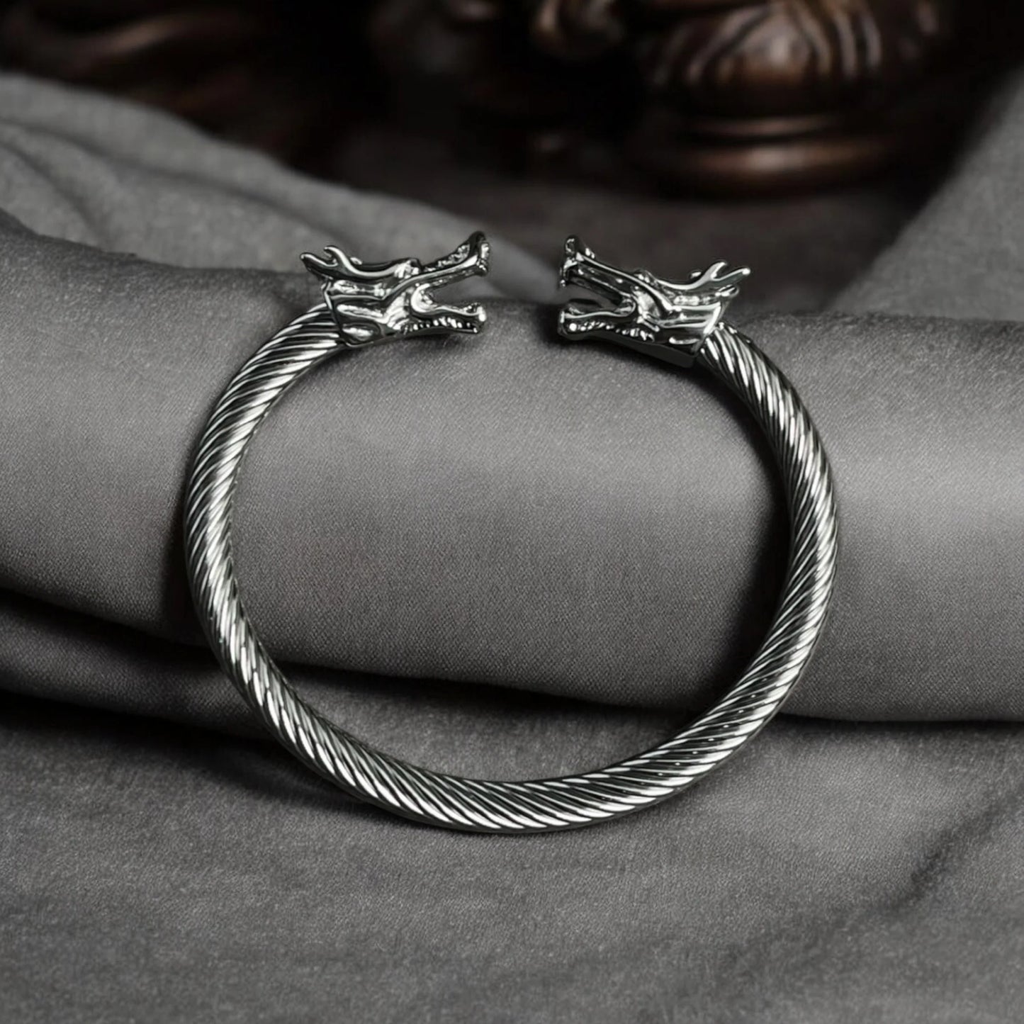 Majestic Dragon's Cuff